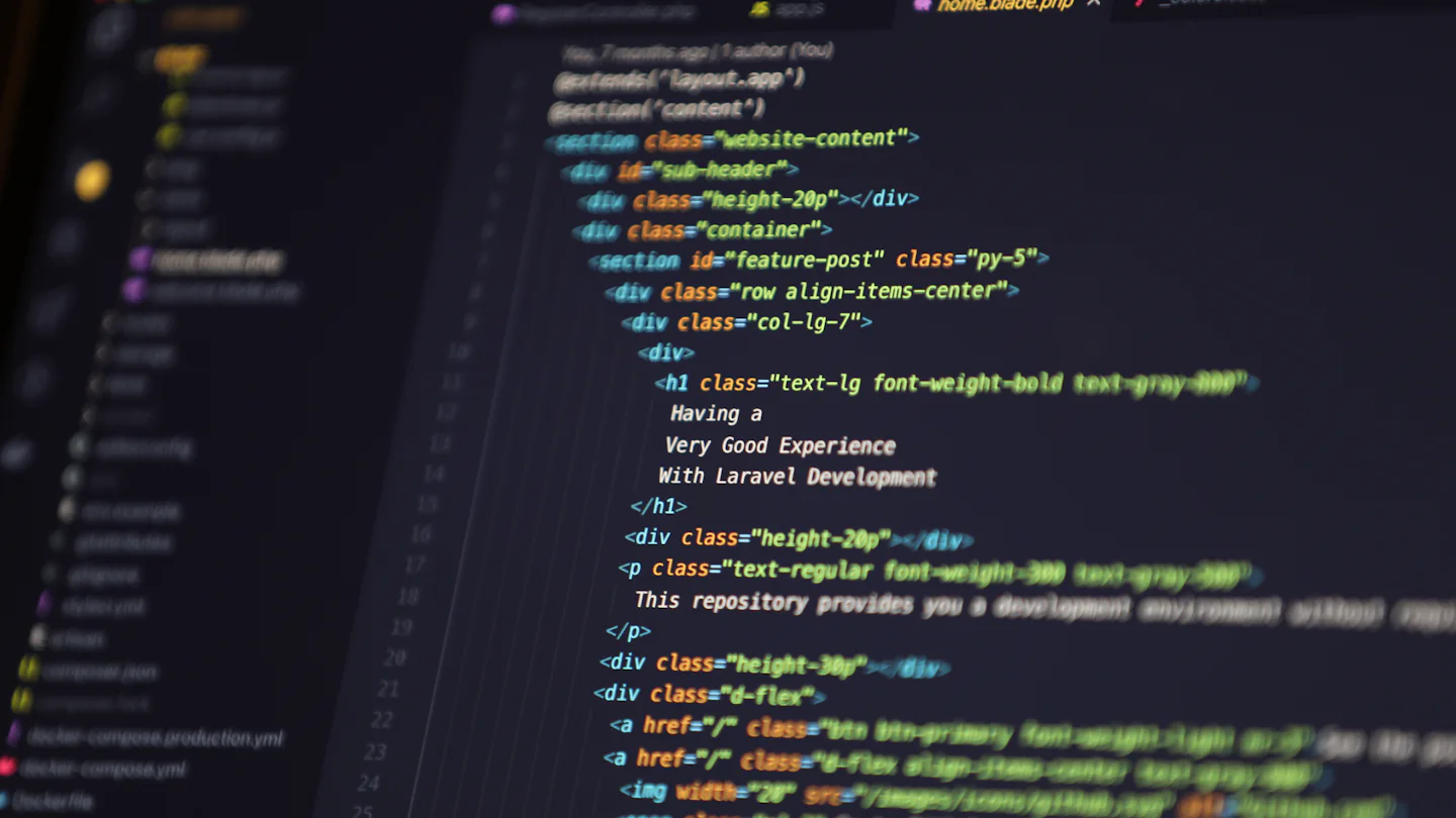 Editor de código mostrando el marcado de una página web